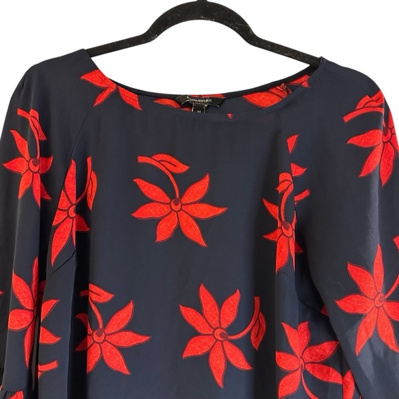 Banana Republic floral bell sleeve blouse in navy and red Medium - Picture 5 of 11